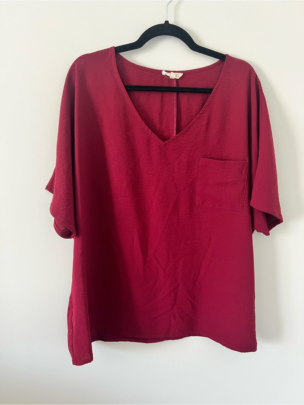 LA MIEL Relaxed V-Neck Boxy Top in Berry Red